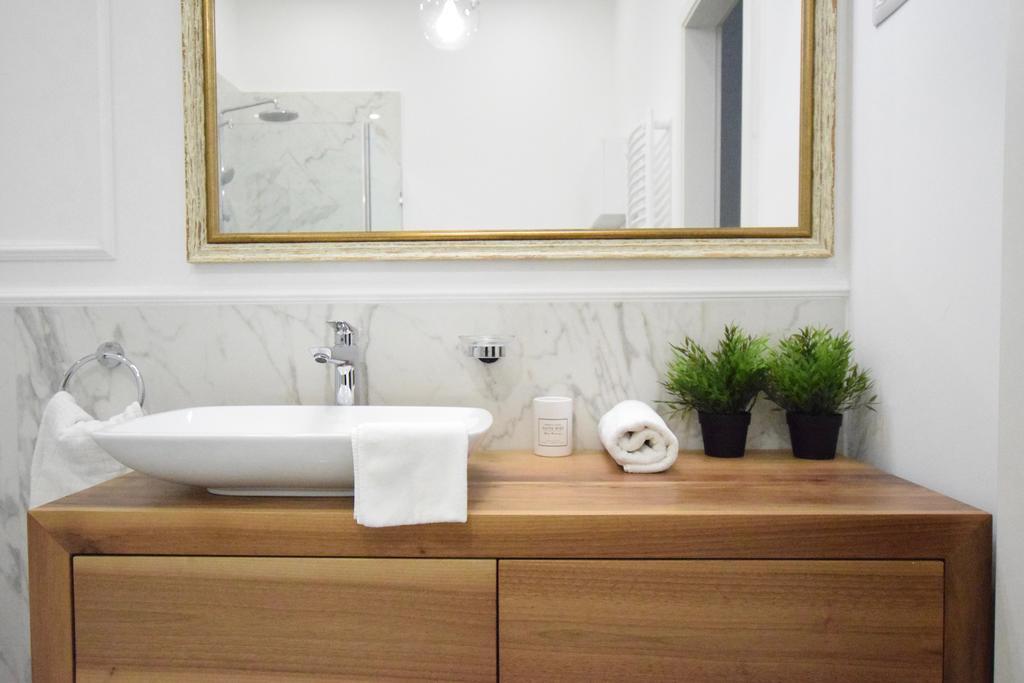Luxury Apartment By Hi5 - Szervita Suite بودابست المظهر الخارجي الصورة