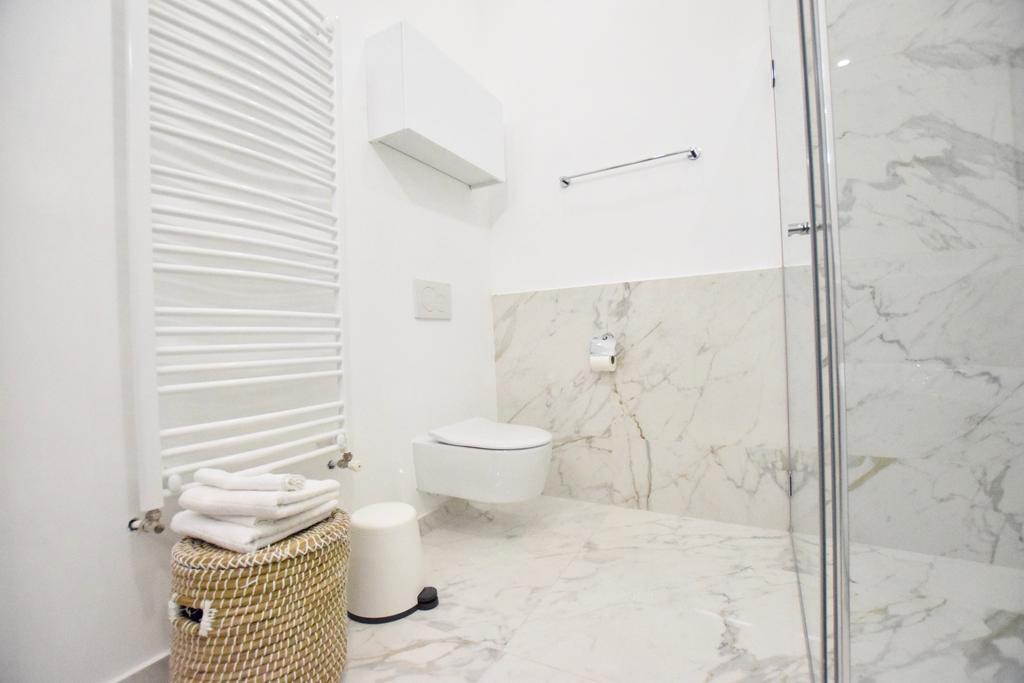 Luxury Apartment By Hi5 - Szervita Suite بودابست المظهر الخارجي الصورة