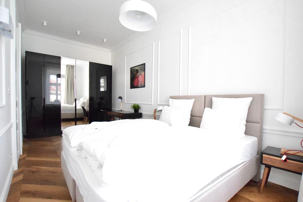Luxury Apartment By Hi5 - Szervita Suite بودابست المظهر الخارجي الصورة