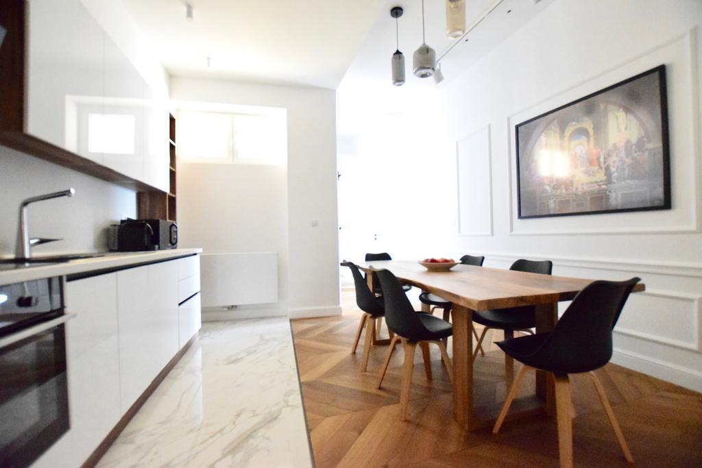 Luxury Apartment By Hi5 - Szervita Suite بودابست المظهر الخارجي الصورة